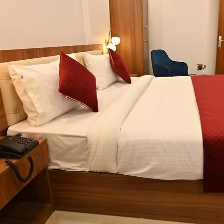 דלהי Hotel Down Town Paschim Vihar מראה חיצוני תמונה