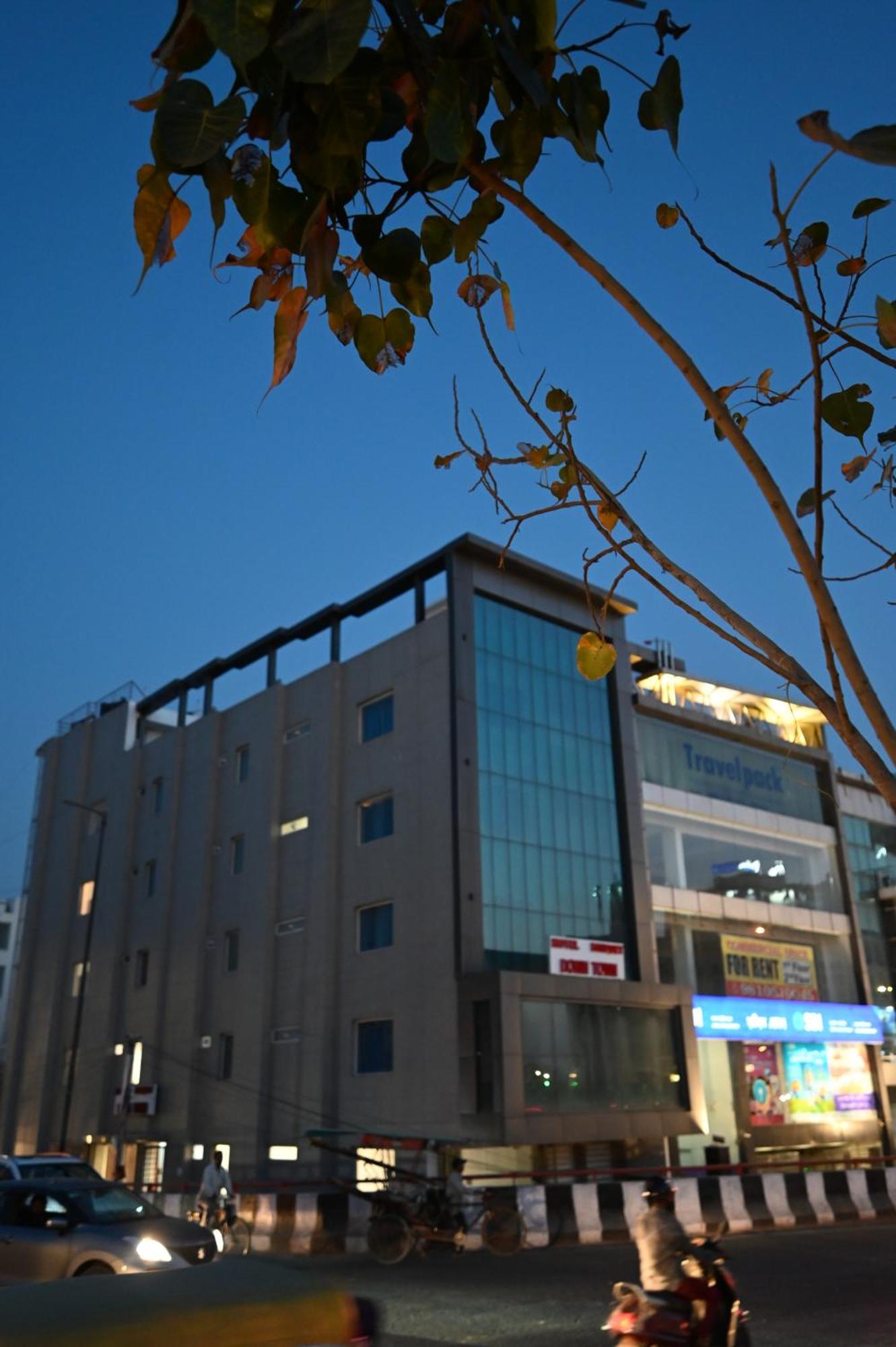 דלהי Hotel Down Town Paschim Vihar מראה חיצוני תמונה