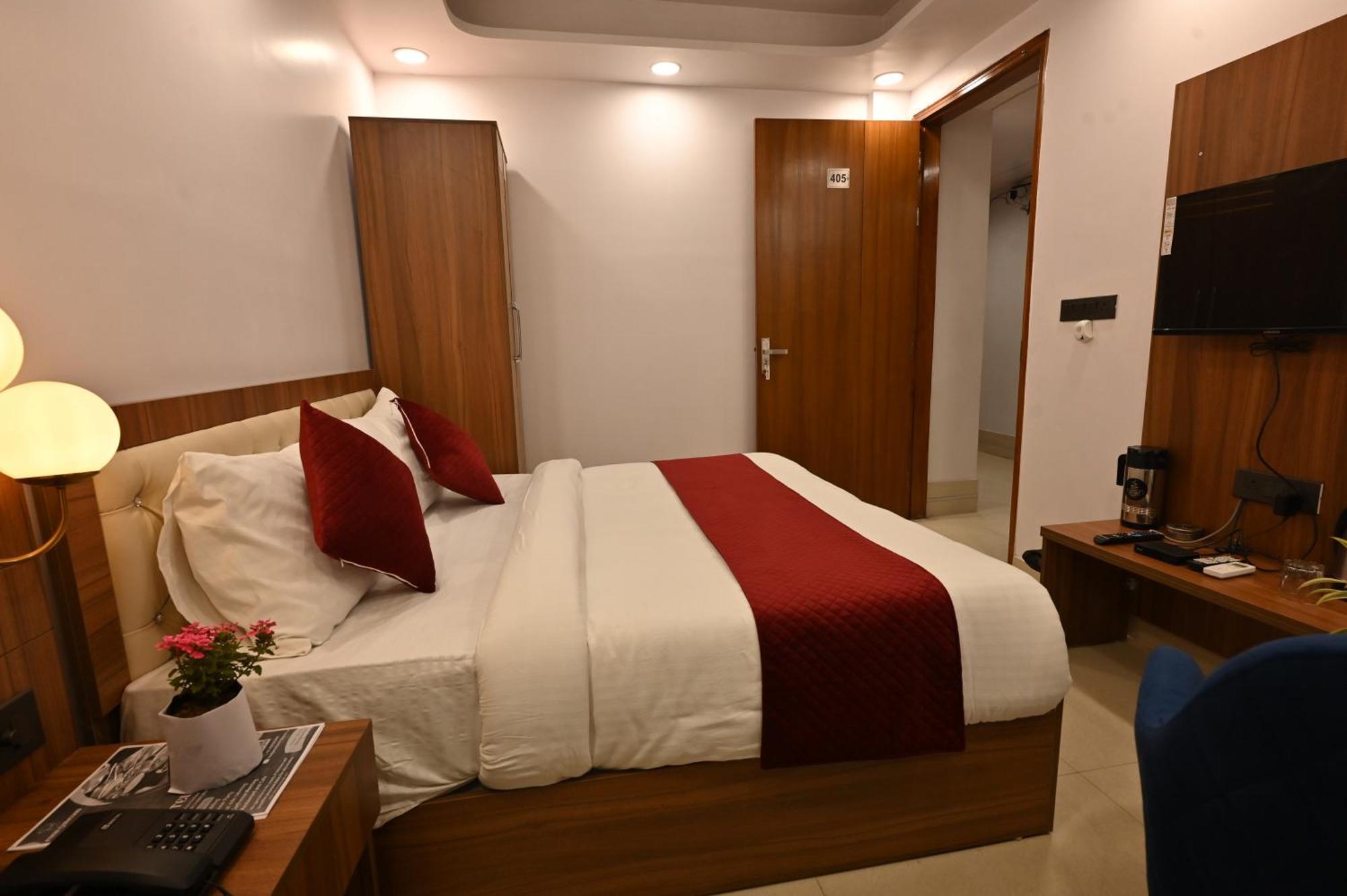 דלהי Hotel Down Town Paschim Vihar מראה חיצוני תמונה