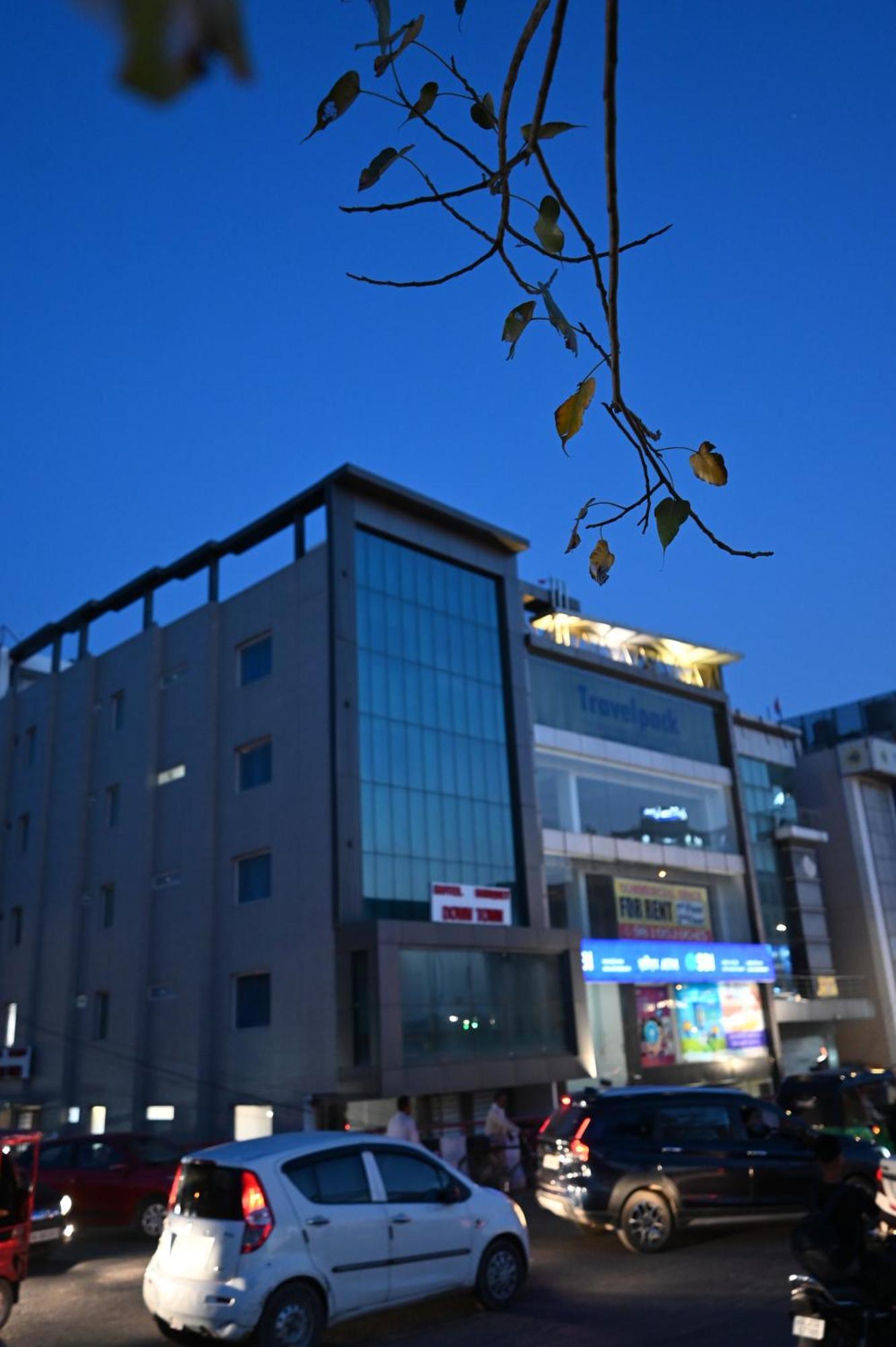 דלהי Hotel Down Town Paschim Vihar מראה חיצוני תמונה