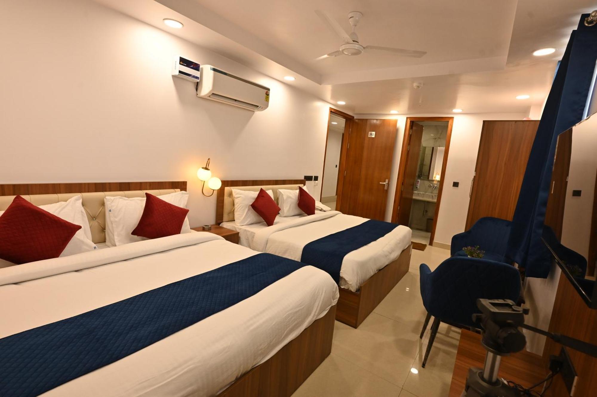 דלהי Hotel Down Town Paschim Vihar מראה חיצוני תמונה