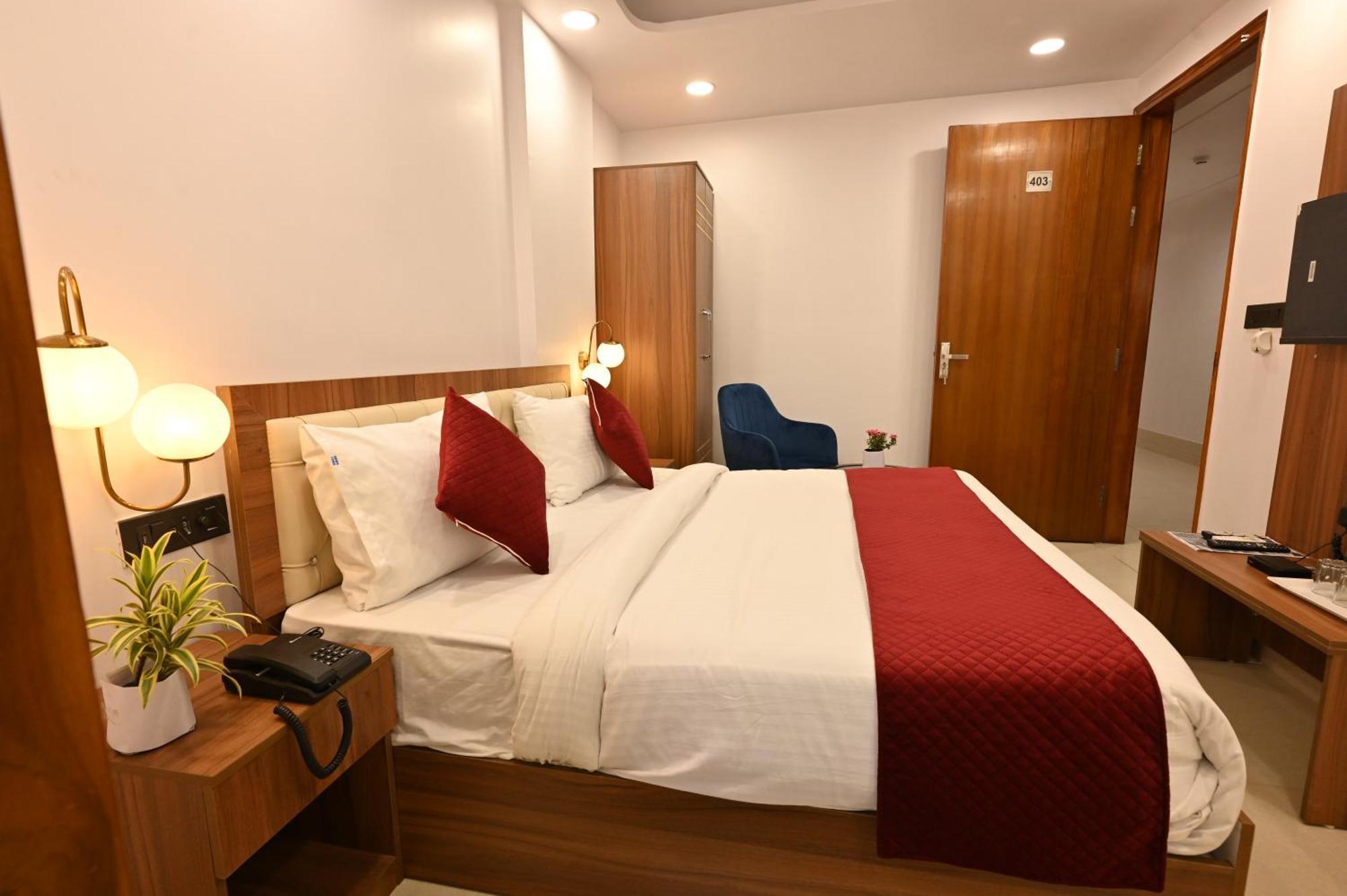 דלהי Hotel Down Town Paschim Vihar מראה חיצוני תמונה