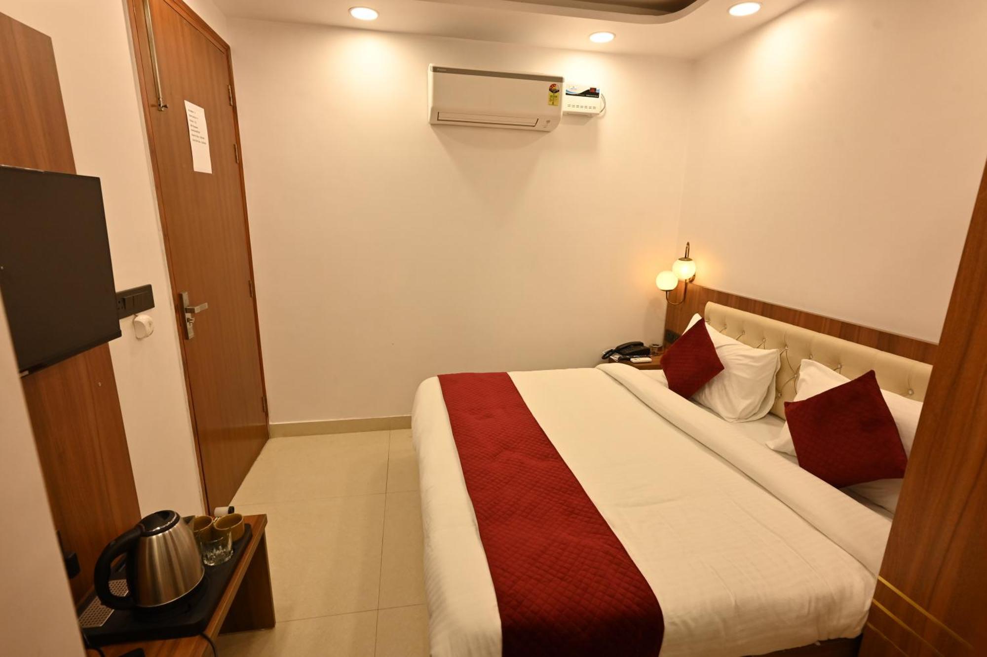 דלהי Hotel Down Town Paschim Vihar מראה חיצוני תמונה