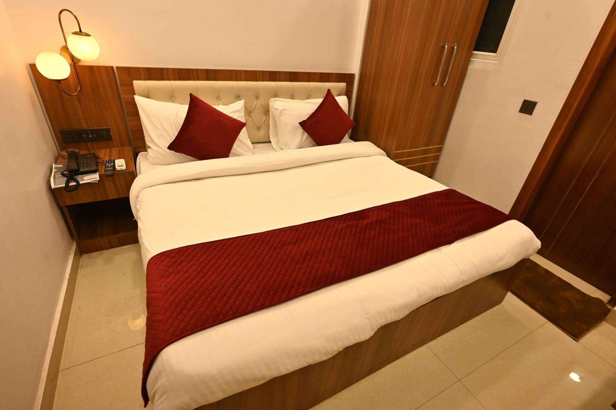 דלהי Hotel Down Town Paschim Vihar מראה חיצוני תמונה