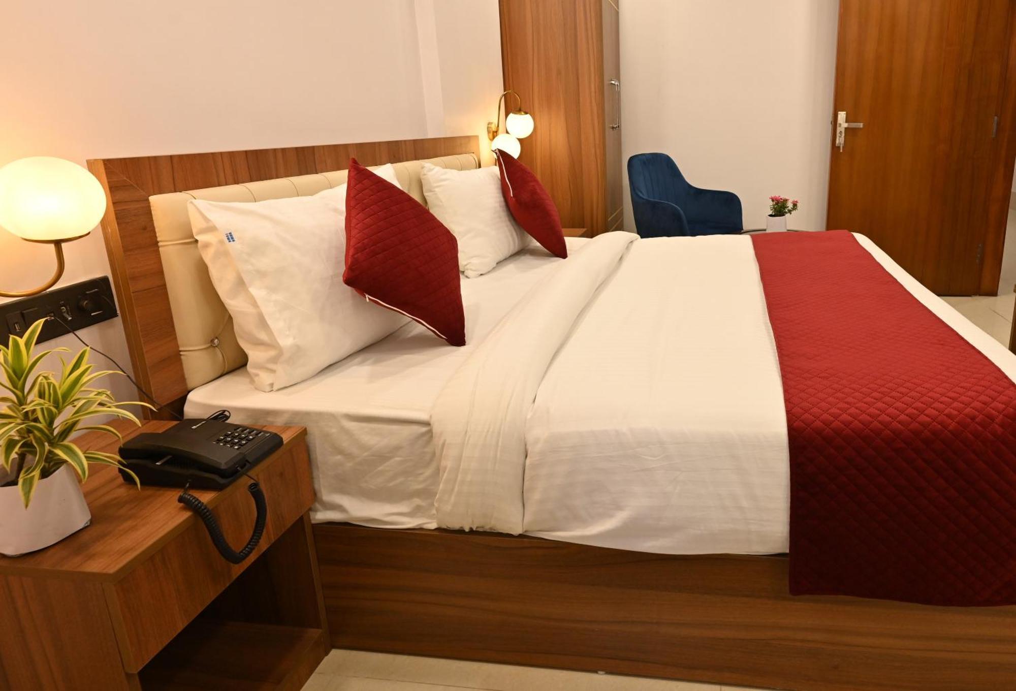 דלהי Hotel Down Town Paschim Vihar מראה חיצוני תמונה