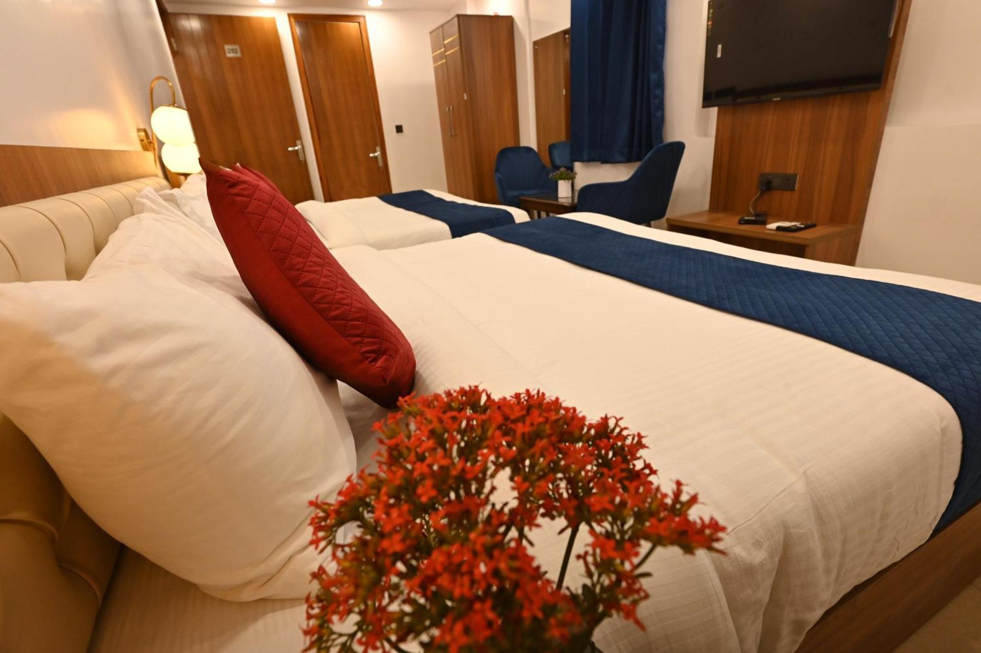 דלהי Hotel Down Town Paschim Vihar מראה חיצוני תמונה